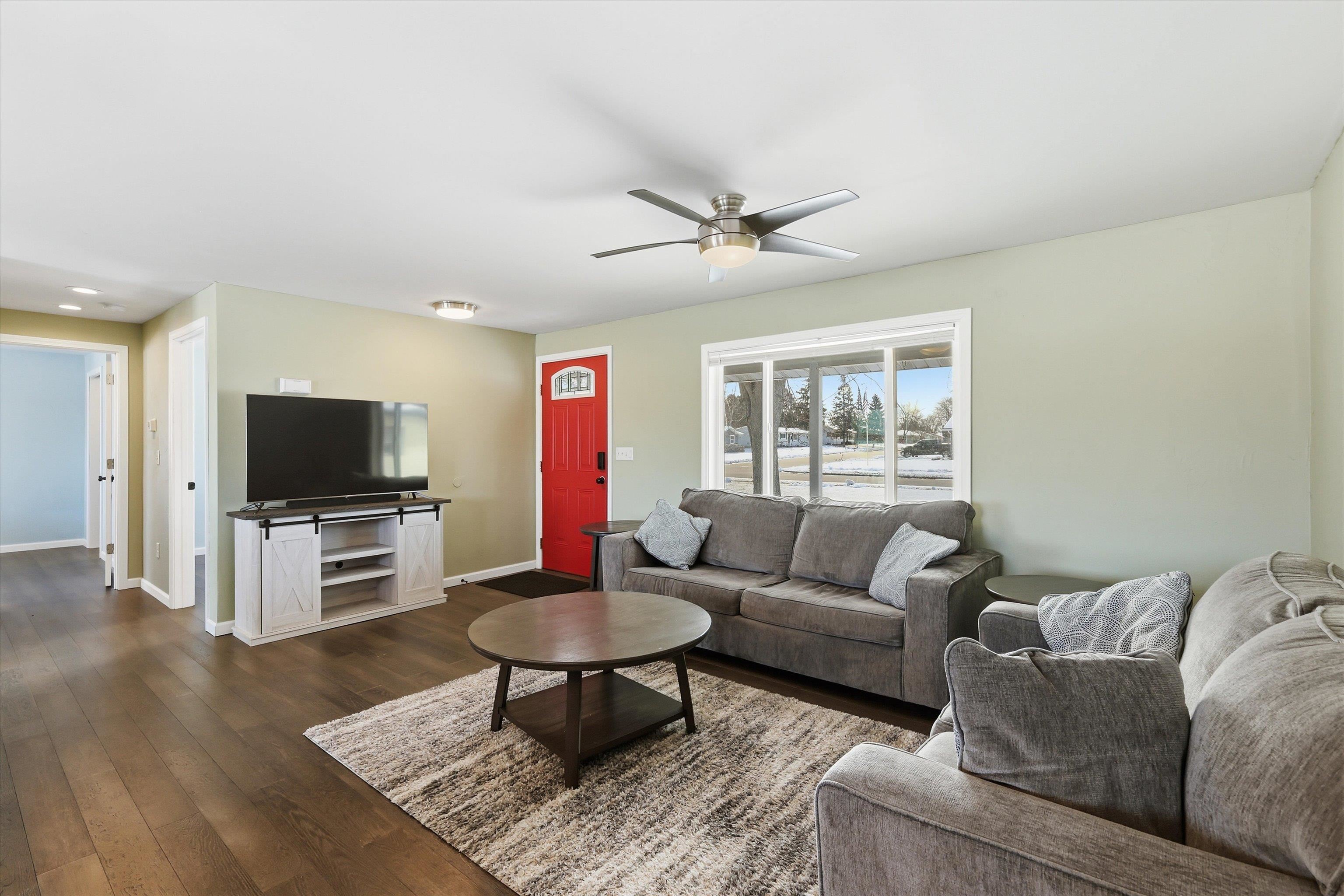 744 TWIN HARBOR Drive