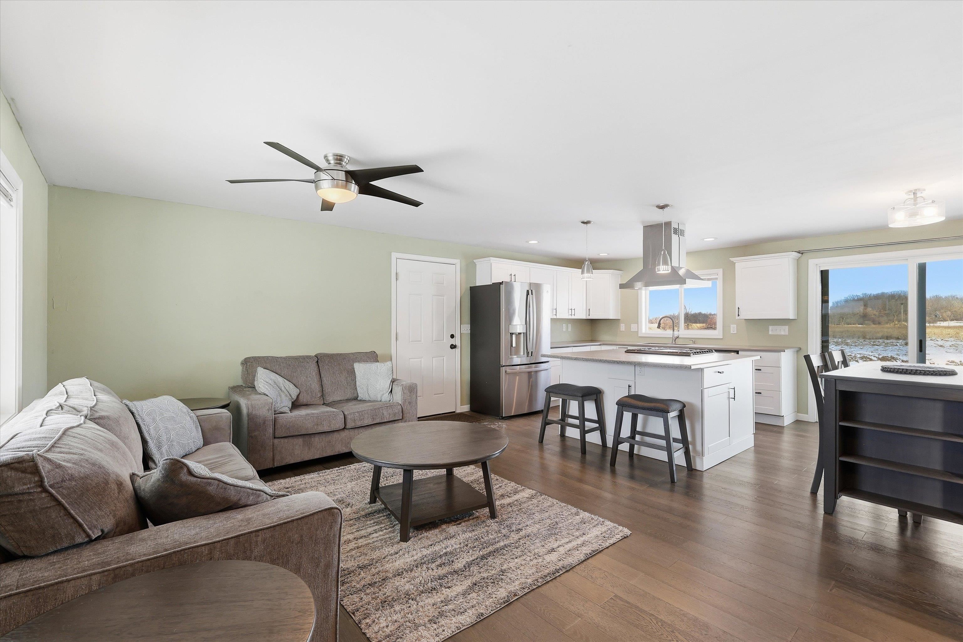 744 TWIN HARBOR Drive