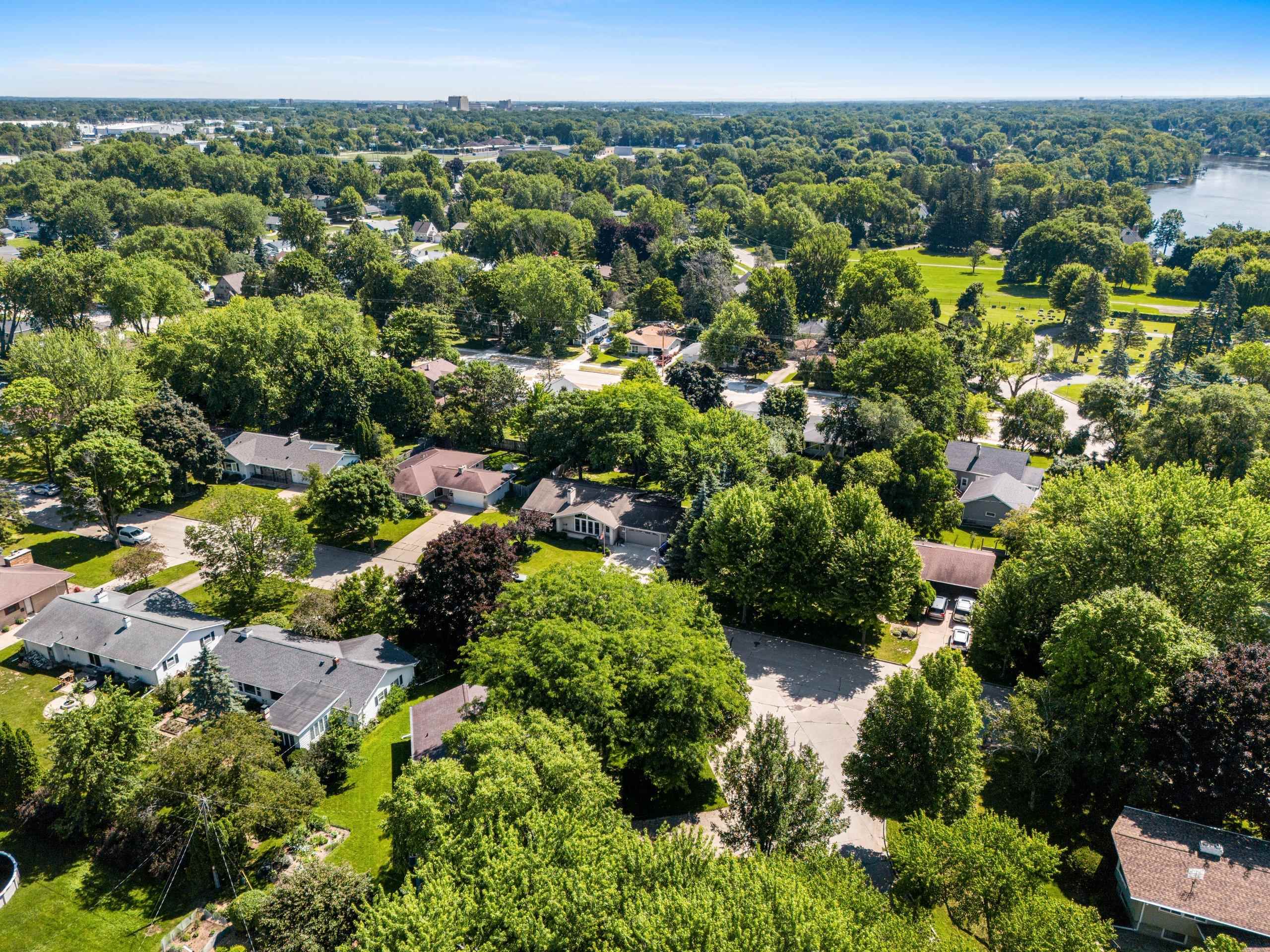 Appleton, Wisconsin 54914, United States, 3 Bedrooms Bedrooms, ,2 BathroomsBathrooms,Residential,Active,163529