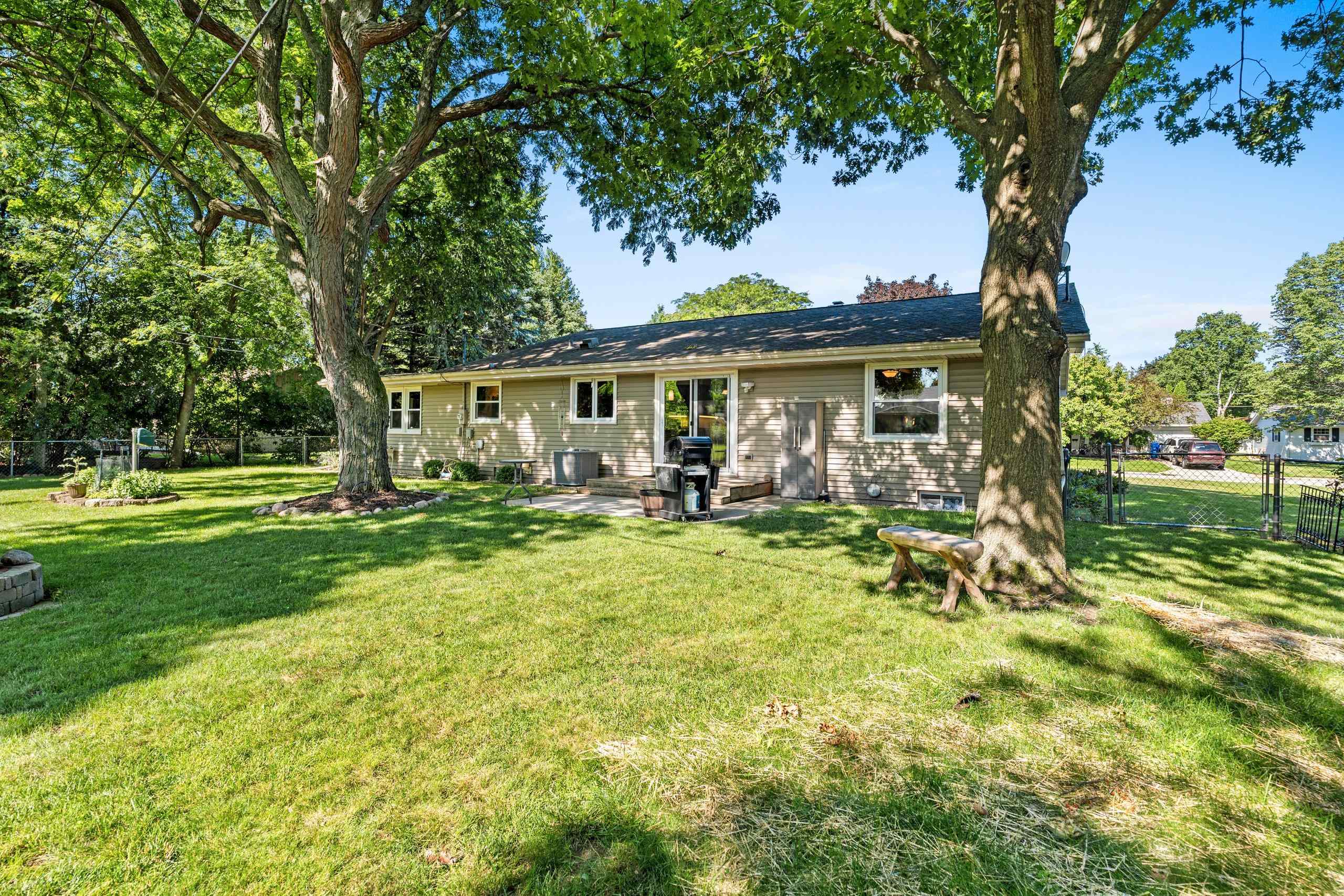 Appleton, Wisconsin 54914, United States, 3 Bedrooms Bedrooms, ,2 BathroomsBathrooms,Residential,Active,163529