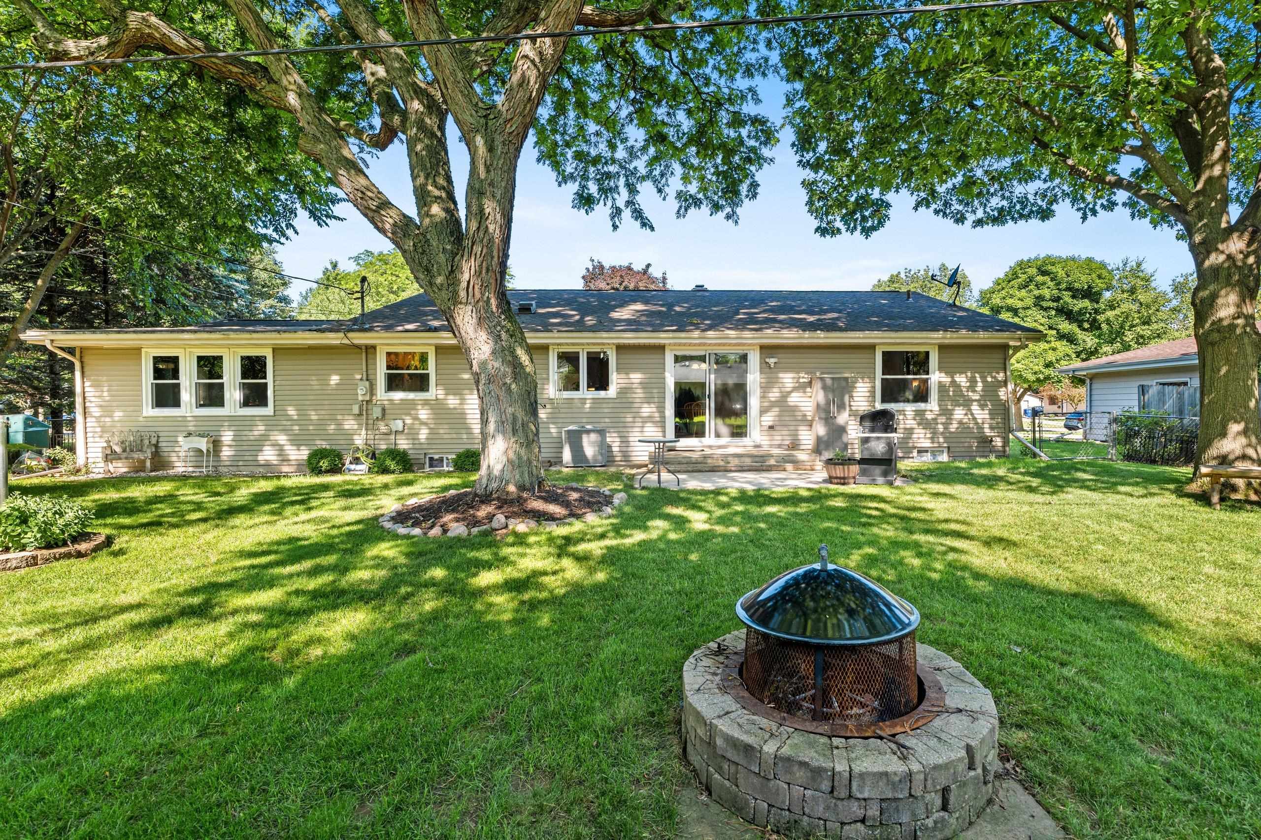 Appleton, Wisconsin 54914, United States, 3 Bedrooms Bedrooms, ,2 BathroomsBathrooms,Residential,Active,163529