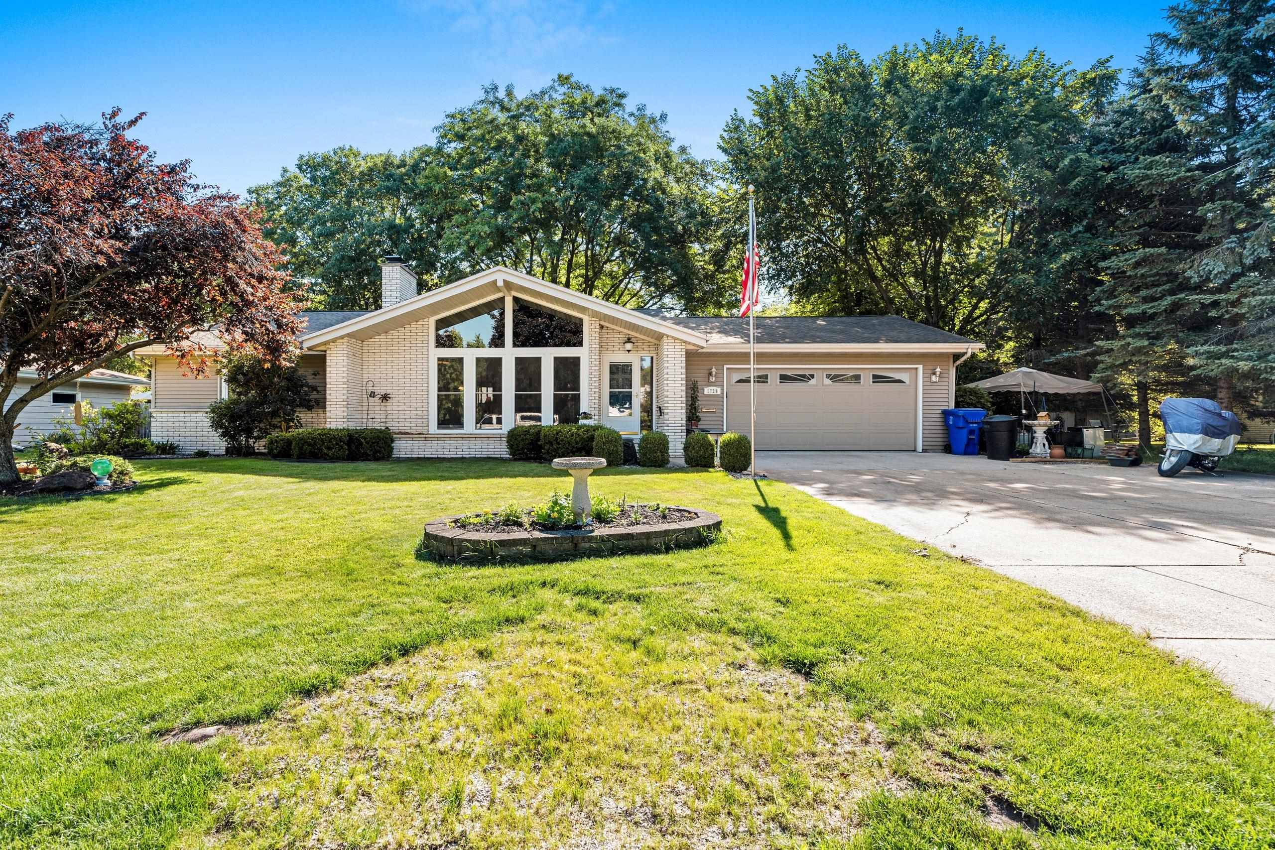 Appleton, Wisconsin 54914, United States, 3 Bedrooms Bedrooms, ,2 BathroomsBathrooms,Residential,Active,163529