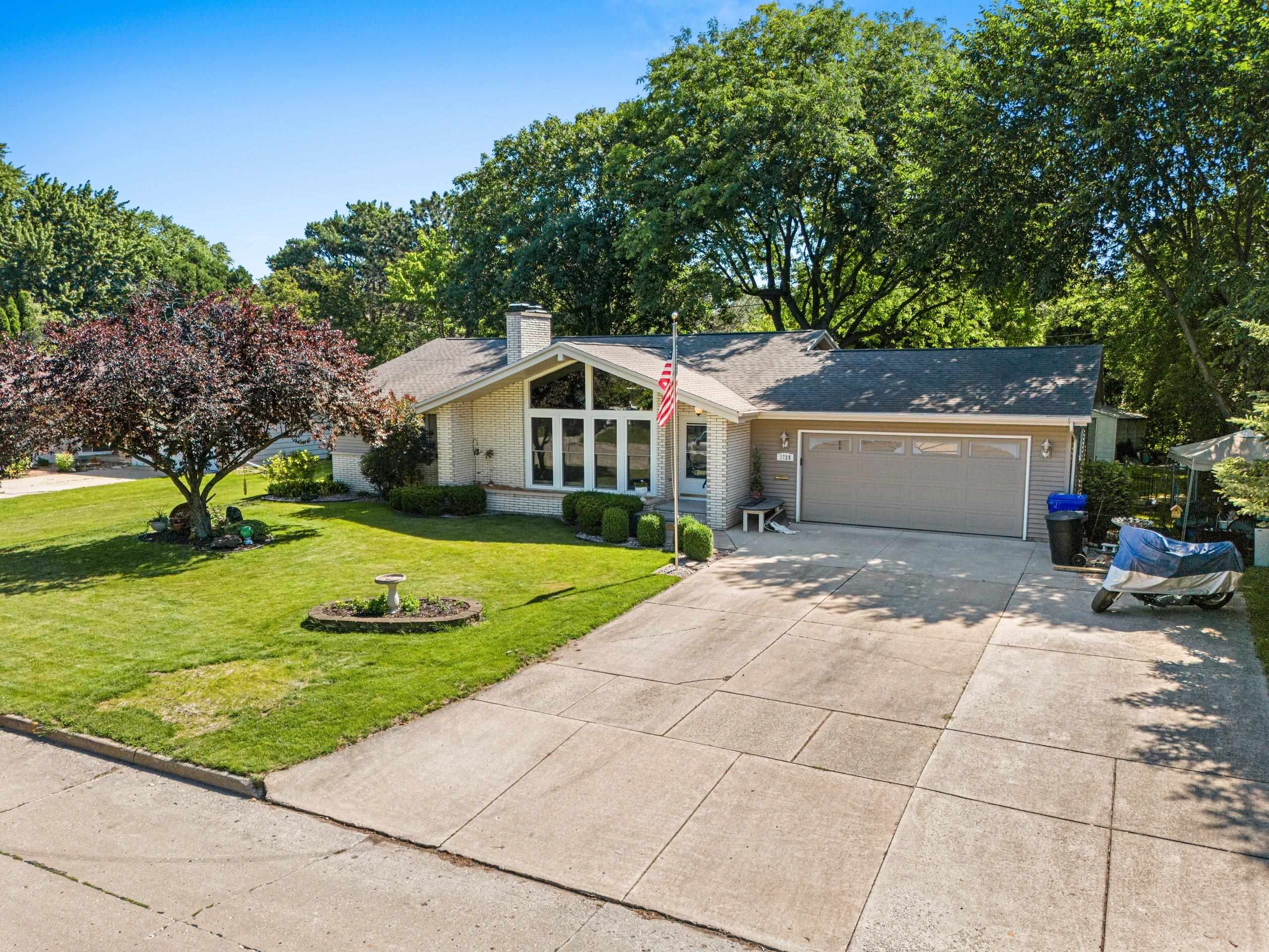 Appleton, Wisconsin 54914, United States, 3 Bedrooms Bedrooms, ,2 BathroomsBathrooms,Residential,Active,163529