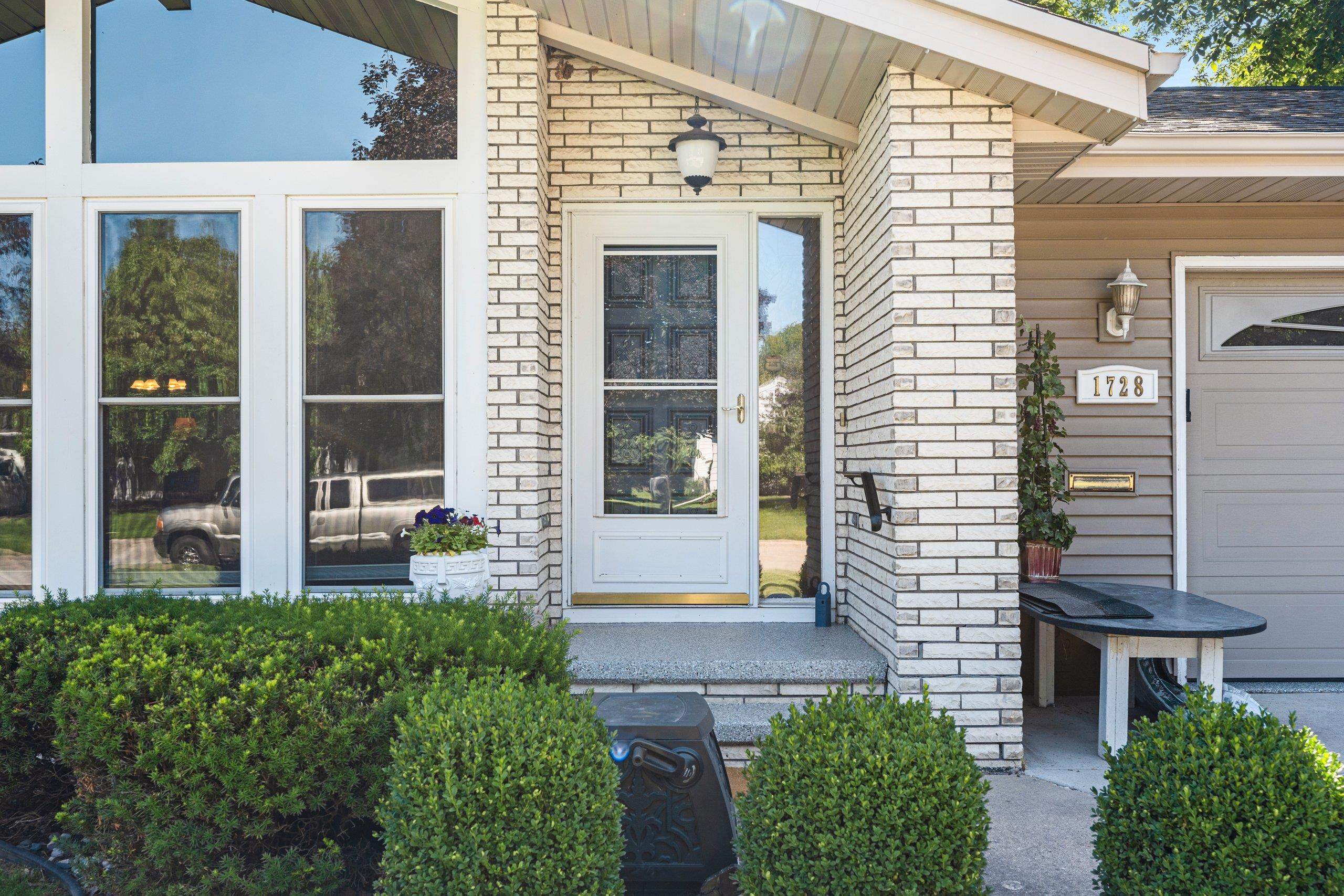 Appleton, Wisconsin 54914, United States, 3 Bedrooms Bedrooms, ,2 BathroomsBathrooms,Residential,Active,163529