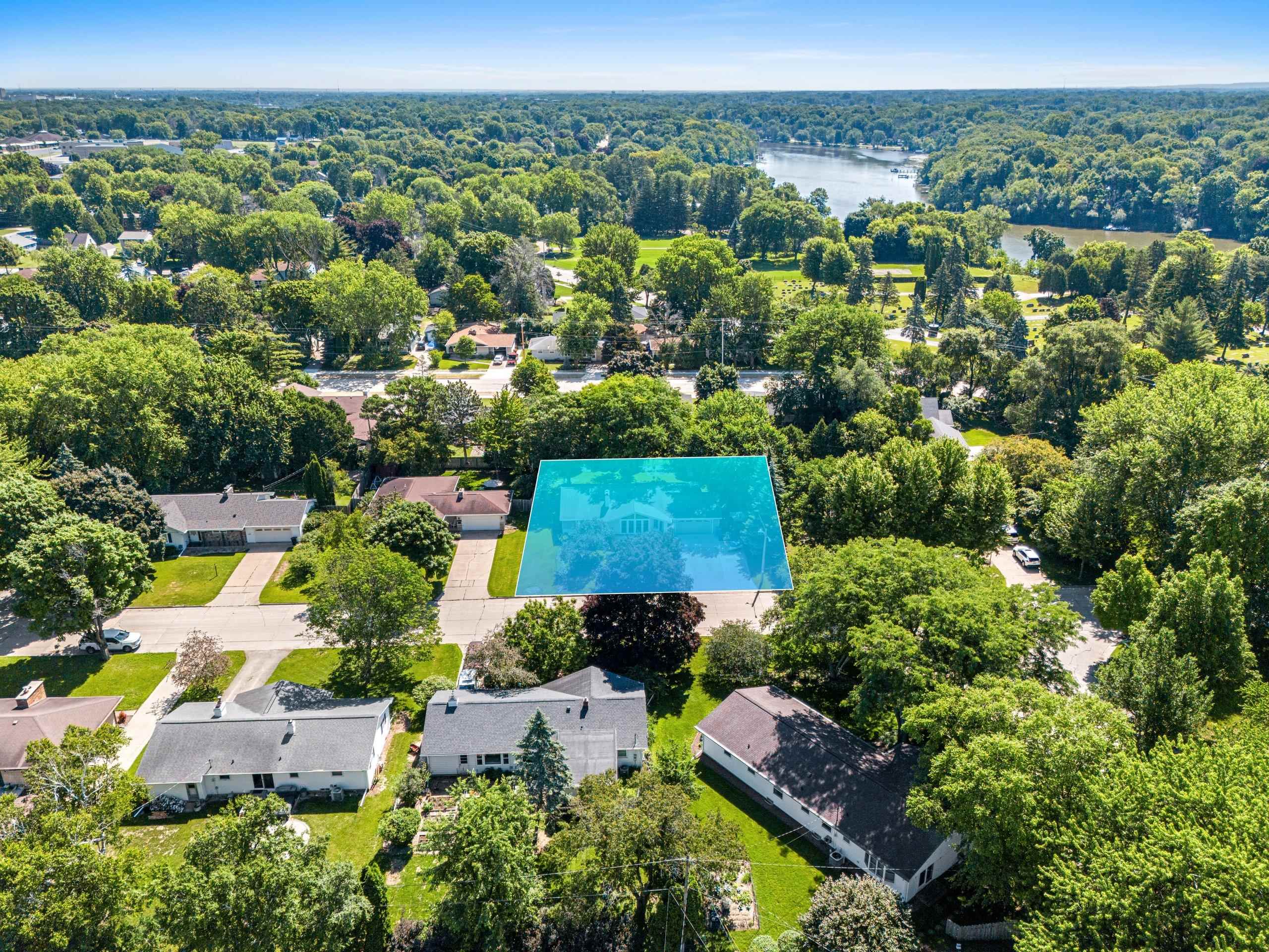 Appleton, Wisconsin 54914, United States, 3 Bedrooms Bedrooms, ,2 BathroomsBathrooms,Residential,Active,163529