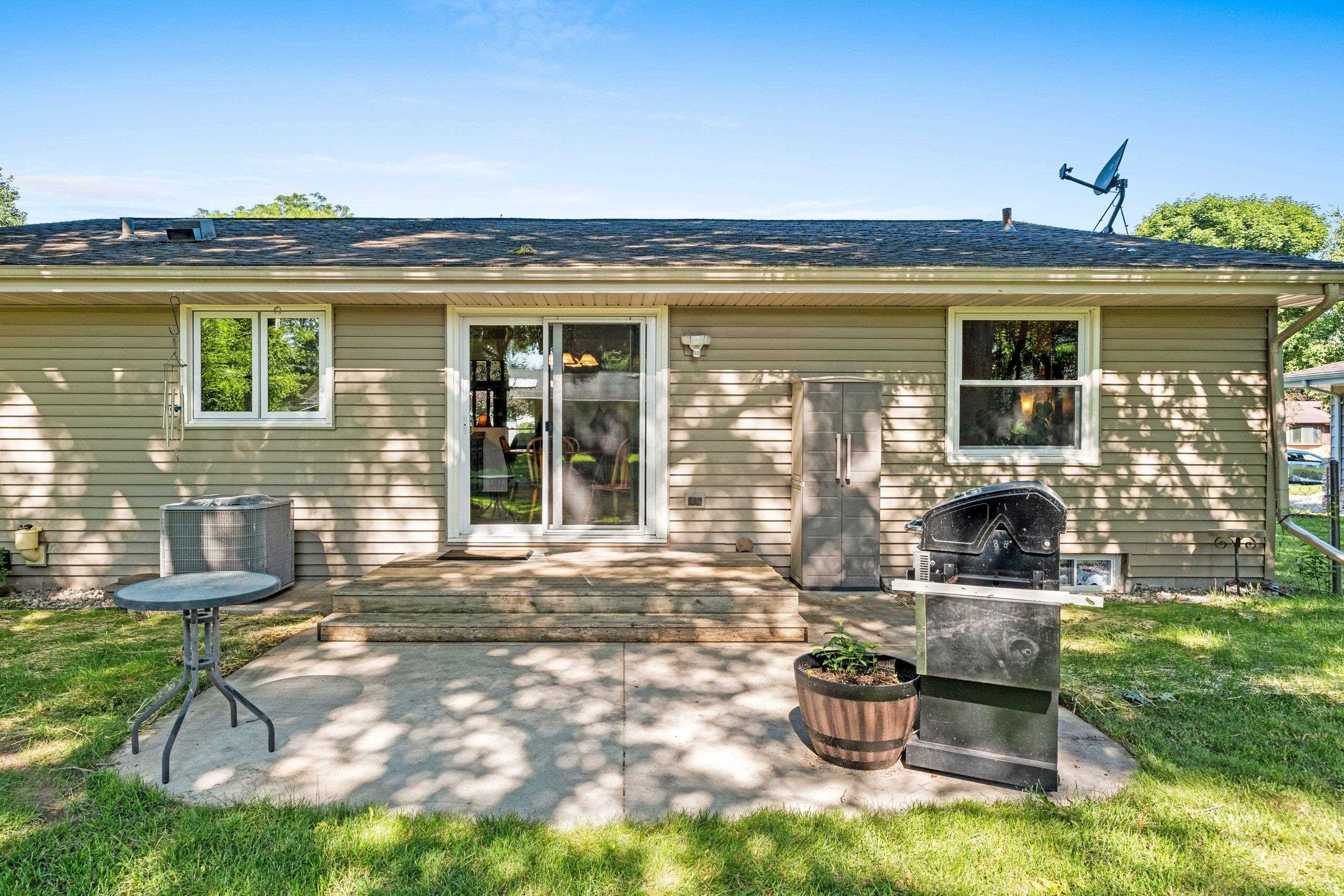 Appleton, Wisconsin 54914, United States, 3 Bedrooms Bedrooms, ,2 BathroomsBathrooms,Residential,Active,163529