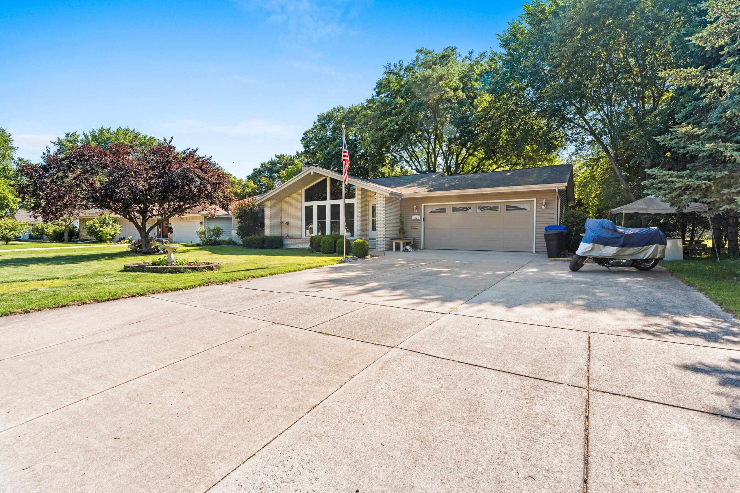 Appleton, Wisconsin 54914, United States, 3 Bedrooms Bedrooms, ,2 BathroomsBathrooms,Residential,Active,163529