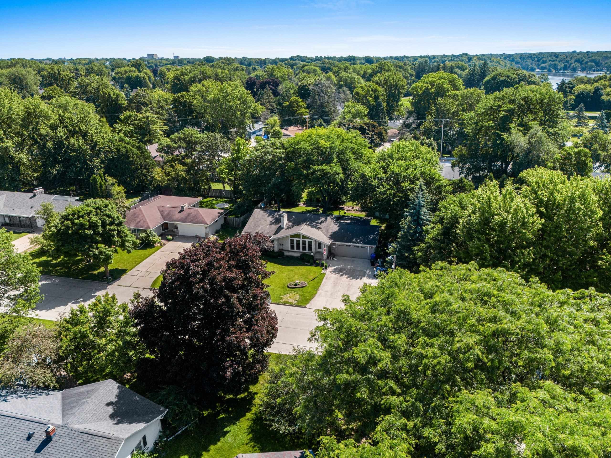 Appleton, Wisconsin 54914, United States, 3 Bedrooms Bedrooms, ,2 BathroomsBathrooms,Residential,Active,163529