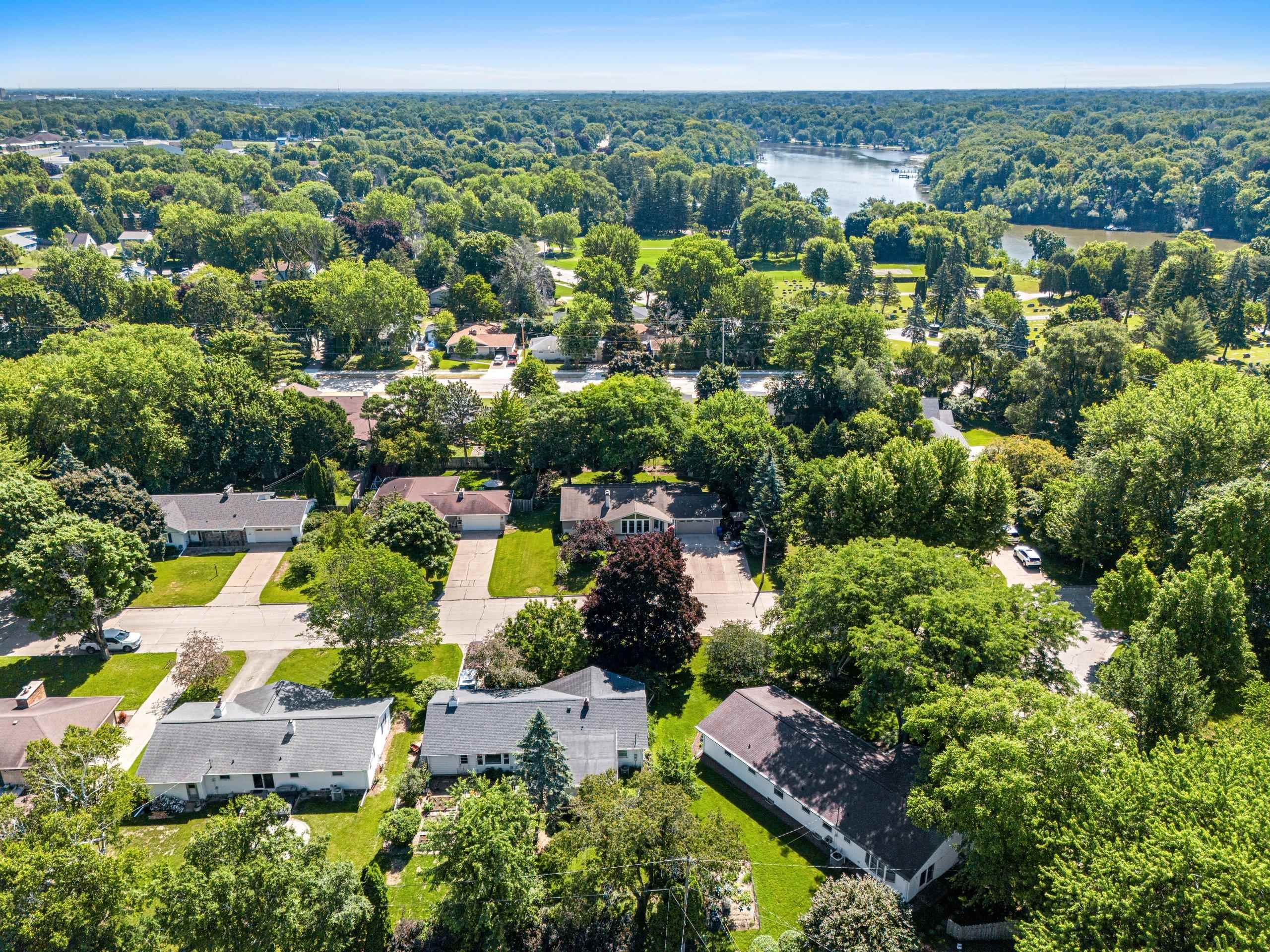 Appleton, Wisconsin 54914, United States, 3 Bedrooms Bedrooms, ,2 BathroomsBathrooms,Residential,Active,163529