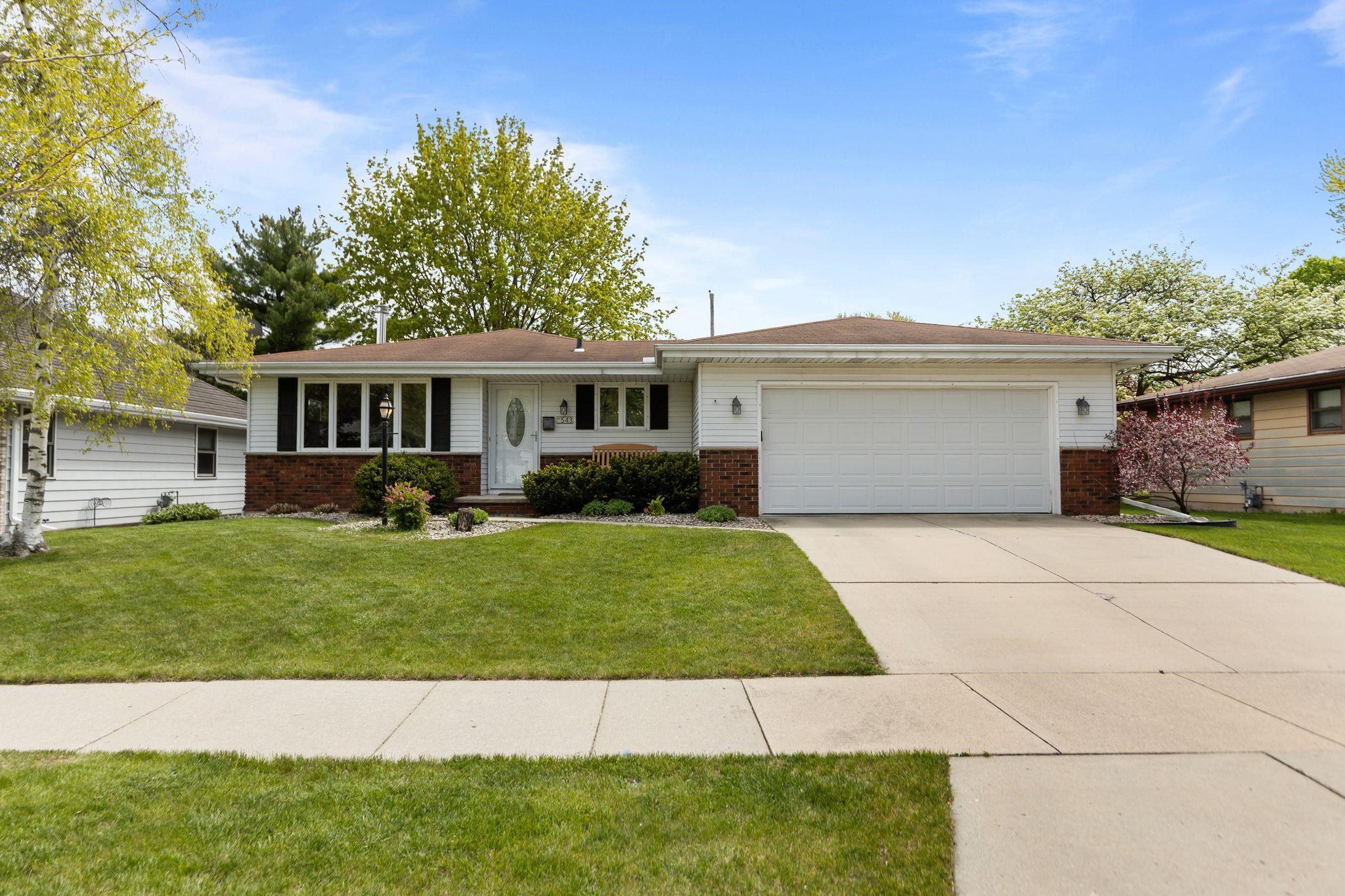 Photo 1 of 52 — 543 E MURRAY Avenue, APPLETON, WI 54915