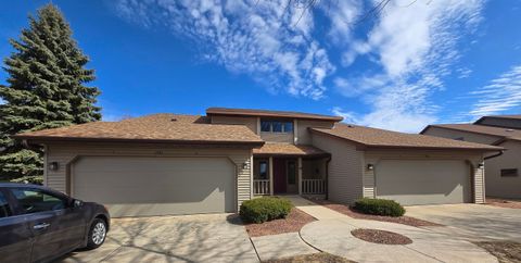 Photo of 2381 CEDAR RIDGE Court #D, GREEN BAY, WI 54313 (MLS # 50321991)