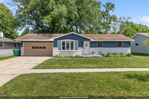 Photo of 334 WESTPLAIN Drive, GREEN BAY, WI 54303 (MLS # 50327467)