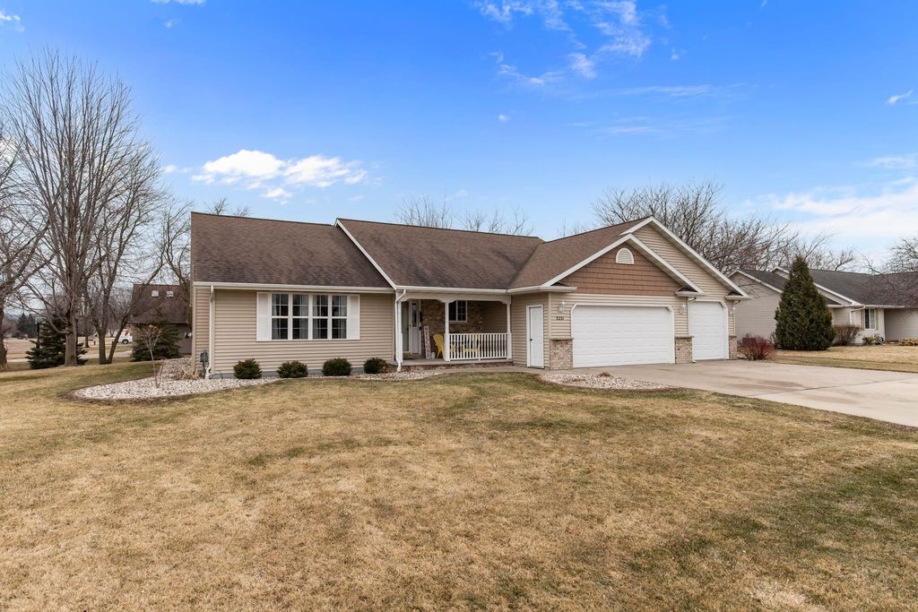 Photo of W5231 NATURES WAY Drive, SHERWOOD, WI 54169 (MLS # 50322074)