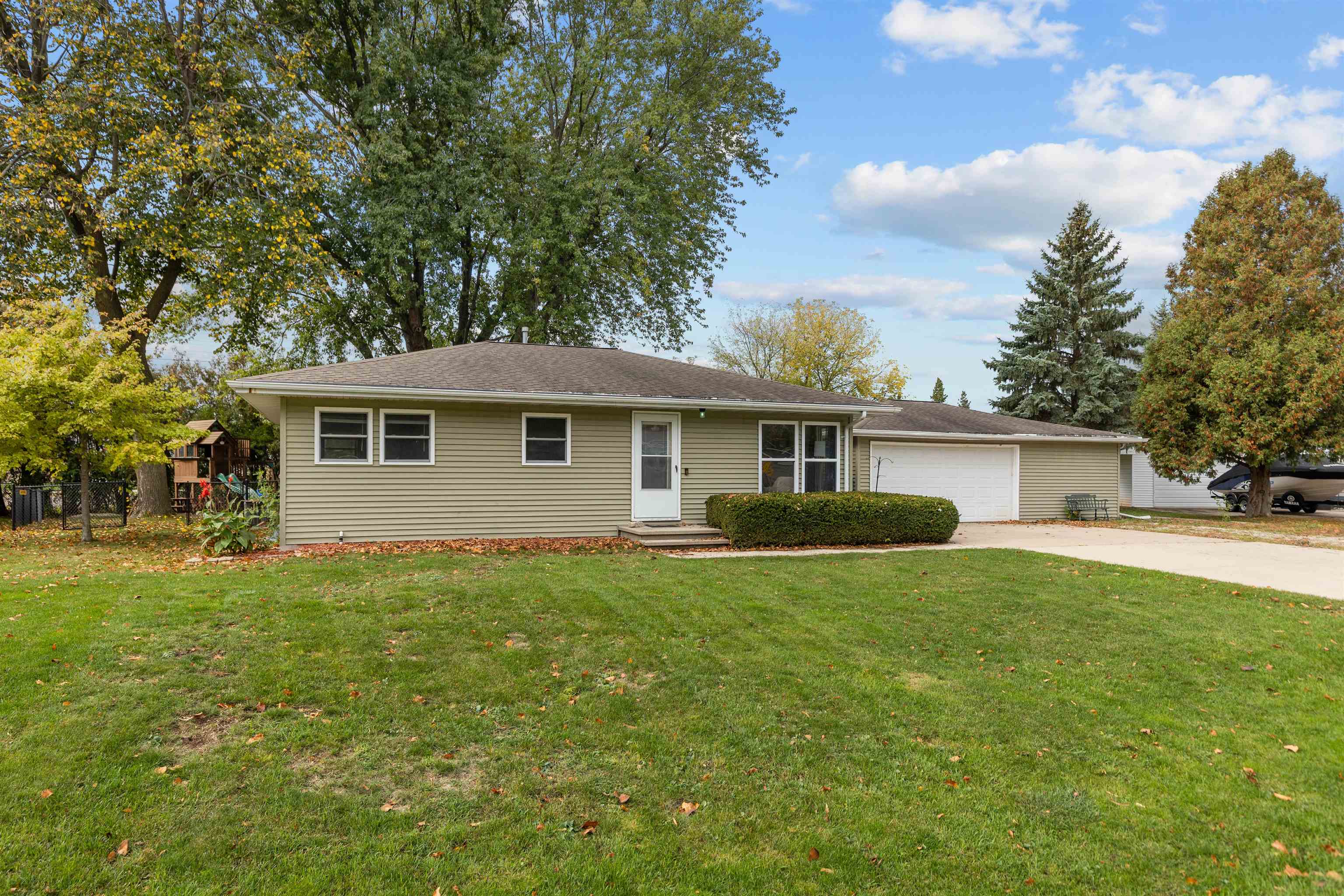 1487 DEERWOOD Drive