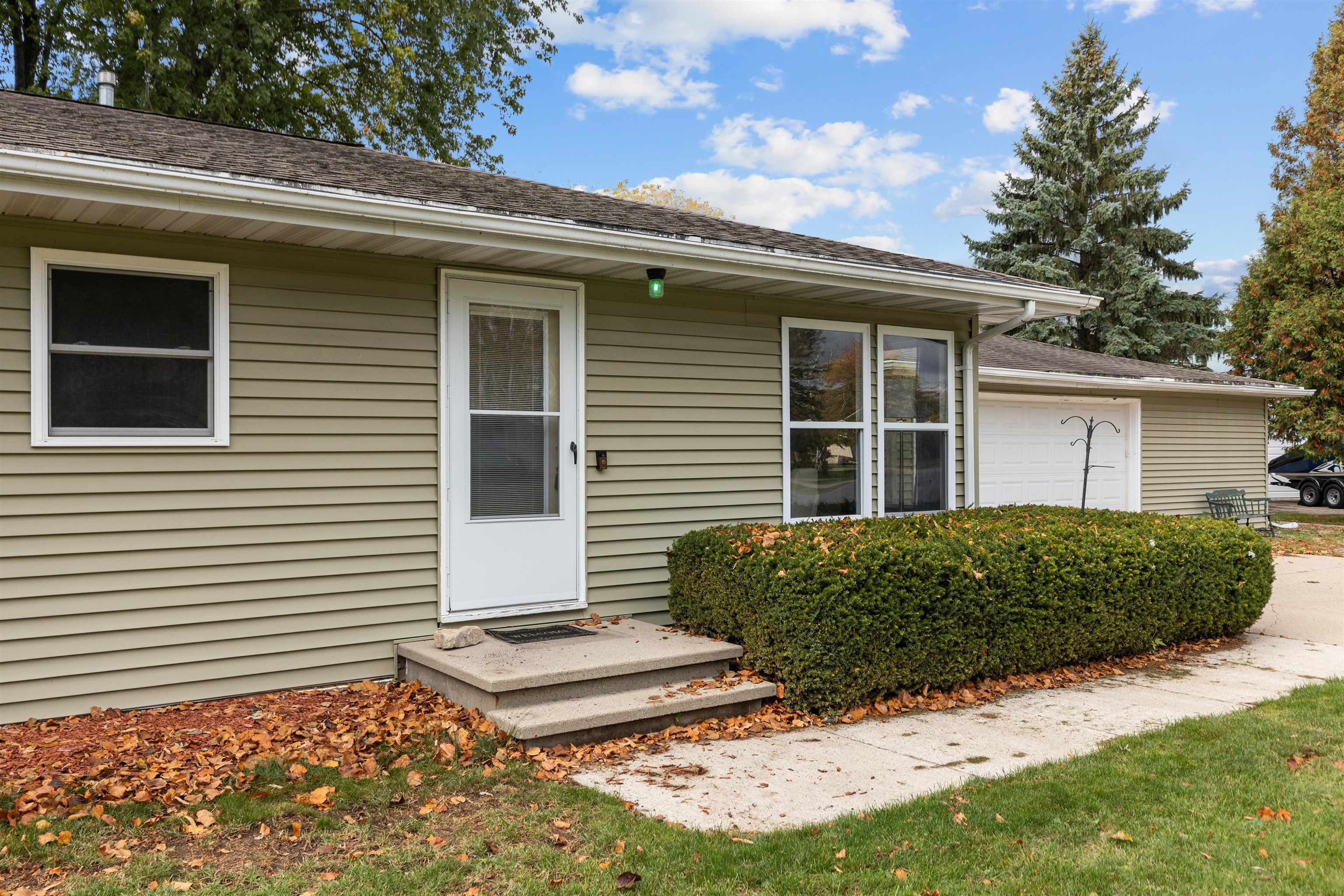 1487 DEERWOOD Drive