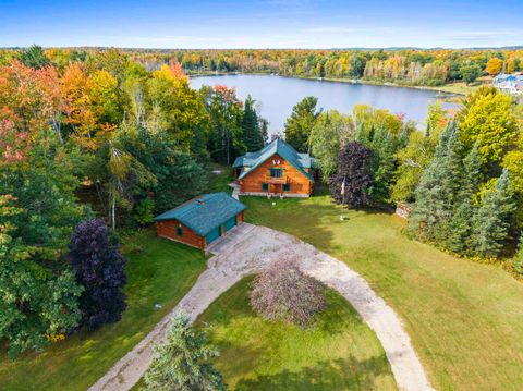 Photo of 15811 CEDAR RIDGE Lane, MOUNTAIN, WI 54149 (MLS # 50311374)