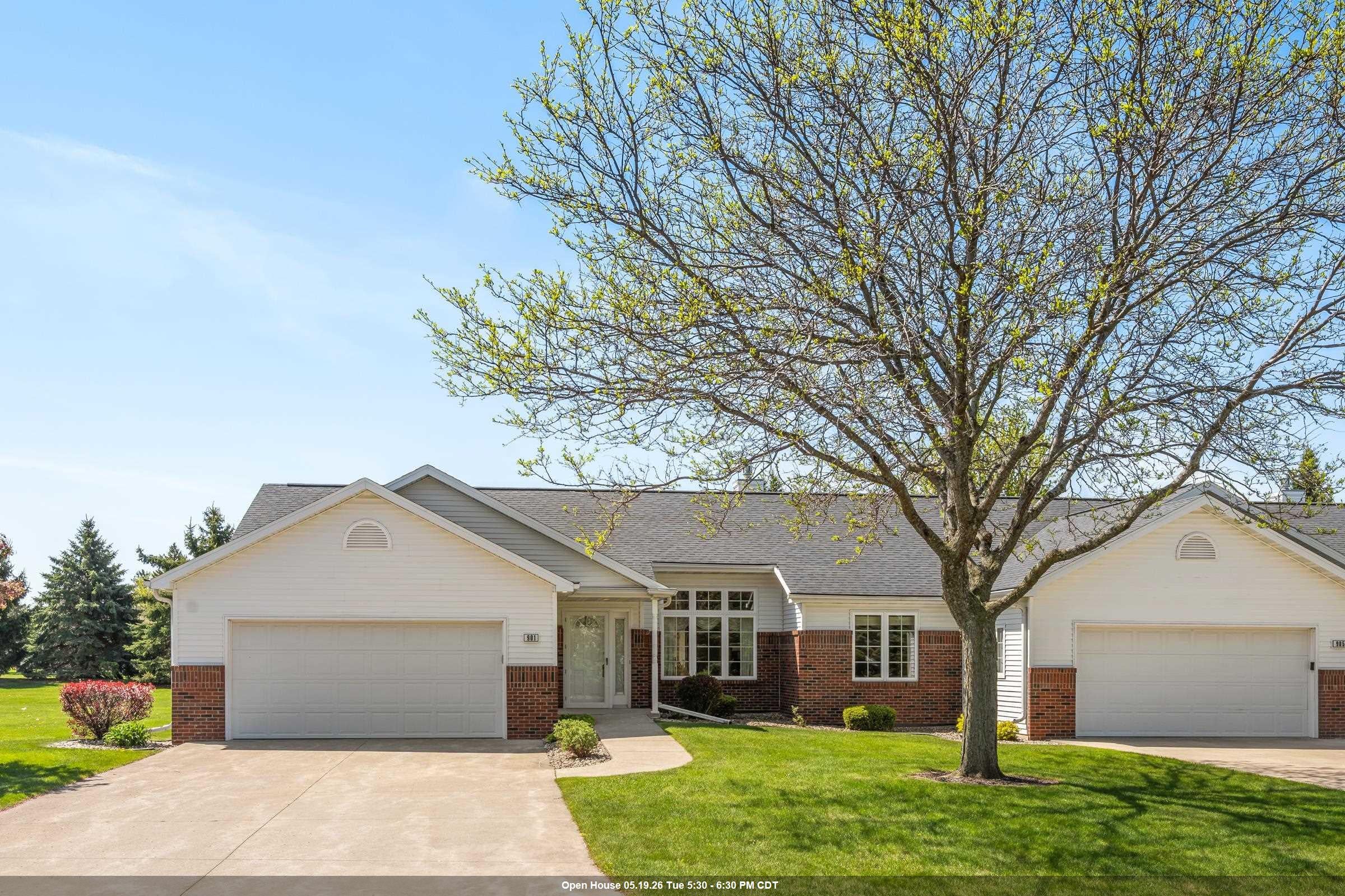 Photo 1 of 54 — 901 W BENT OAK Lane 77, APPLETON, WI 54914