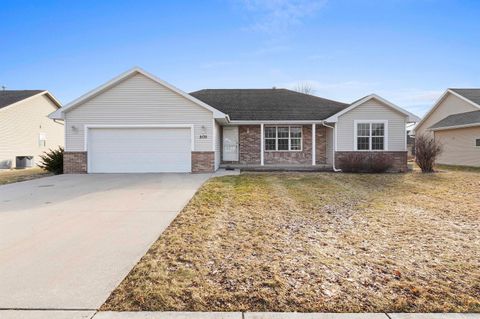 Photo of 2135 W MELCORN Circle, DE PERE, WI 54115 (MLS # 50321387)