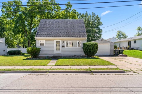 Photo of 416 ROBBINS Street, SEYMOUR, WI 54165 (MLS # 50332530)