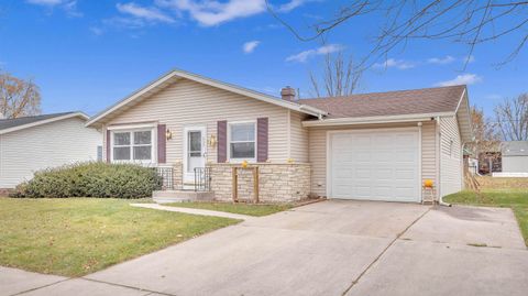 Photo of 633 GROVE Street, FOND DU LAC, WI 54935 (MLS # 50318601)