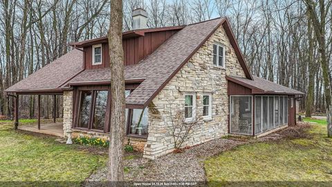 Photo of N9237 COUNTY ROAD N Rd, APPLETON, WI 54915 (MLS # 50323799)