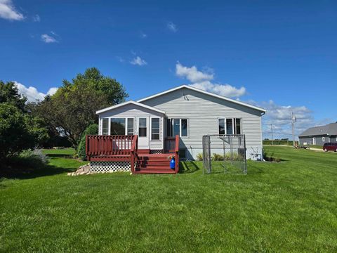 Photo of N8801 LAKESHORE Drive, VAN DYNE, WI 54979 (MLS # 50320747)