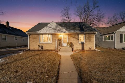 Photo of 1512 13TH Avenue, GREEN BAY, WI 54304 (MLS # 50320086)