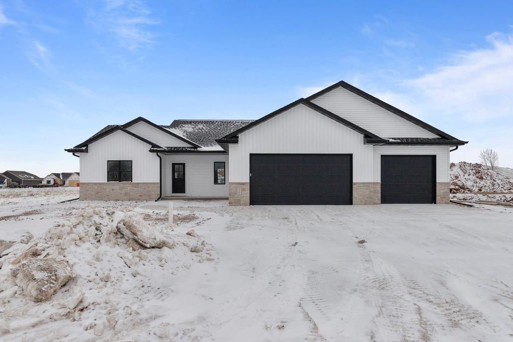 Photo of N9220 HOMESTEAD Lane, APPLETON, WI 54915 (MLS # 50318856)