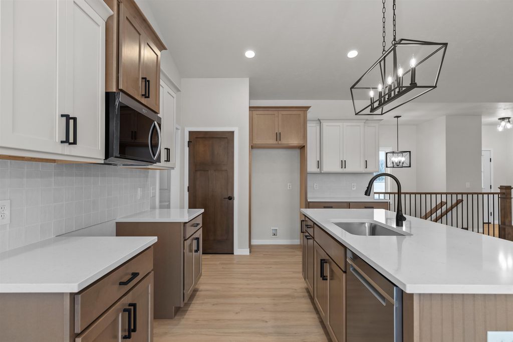 Photo of N9220 HOMESTEAD Lane, APPLETON, WI 54915 (MLS # 50318856)