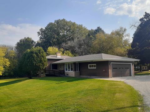 Photo of 5730 N BALLARD Road, APPLETON, WI 54913 (MLS # 50316225)
