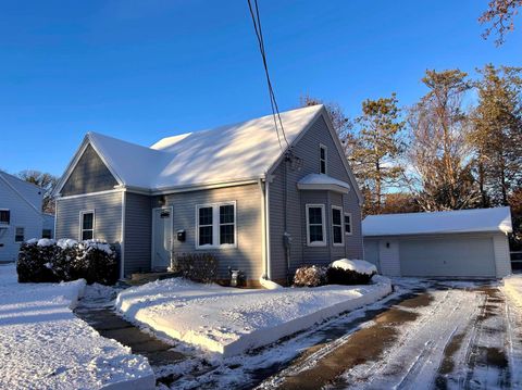 Photo of 221 BEAUPRE Street, GREEN BAY, WI 54301 (MLS # 50319040)