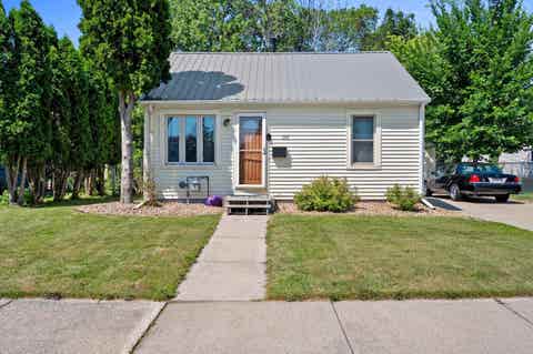 Photo of 1519 N WAYNE Street, APPLETON, WI 54911 (MLS # 50330596)