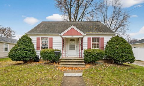 Photo of 935 ROSCOE Street, GREEN BAY, WI 54304 (MLS # 50318589)