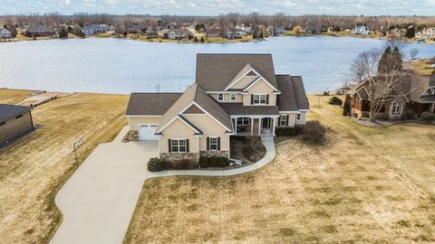 Photo of 2949 SEAFARER Way, SUAMICO, WI 54173 (MLS # 50323435)