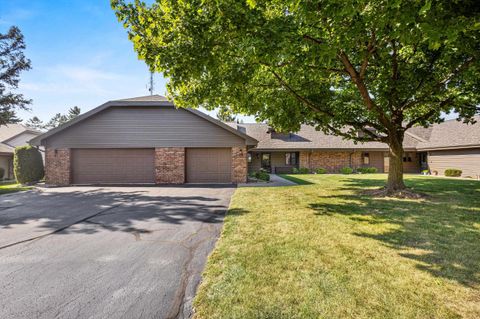 Photo of 83 SPENCER VILLAGE Court, APPLETON, WI 54914 (MLS # 50316267)