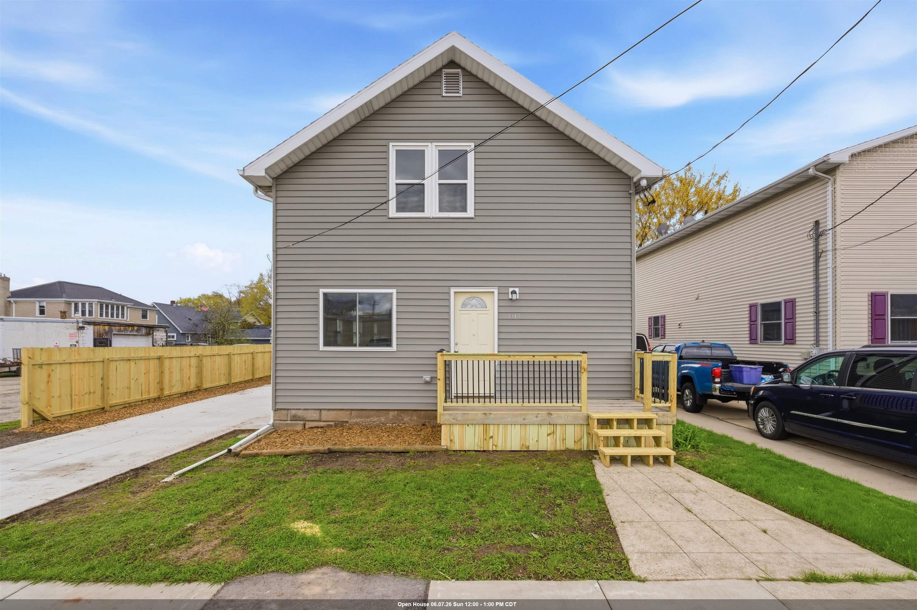 Photo 1 of 44 — 1315 W SUMMER Street, APPLETON, WI 54914