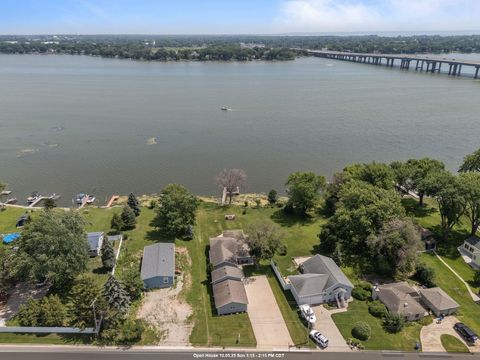 Photo of 1693 W BUTTE DES MORTS BEACH Road, NEENAH, WI 54956 (MLS # 50311751)