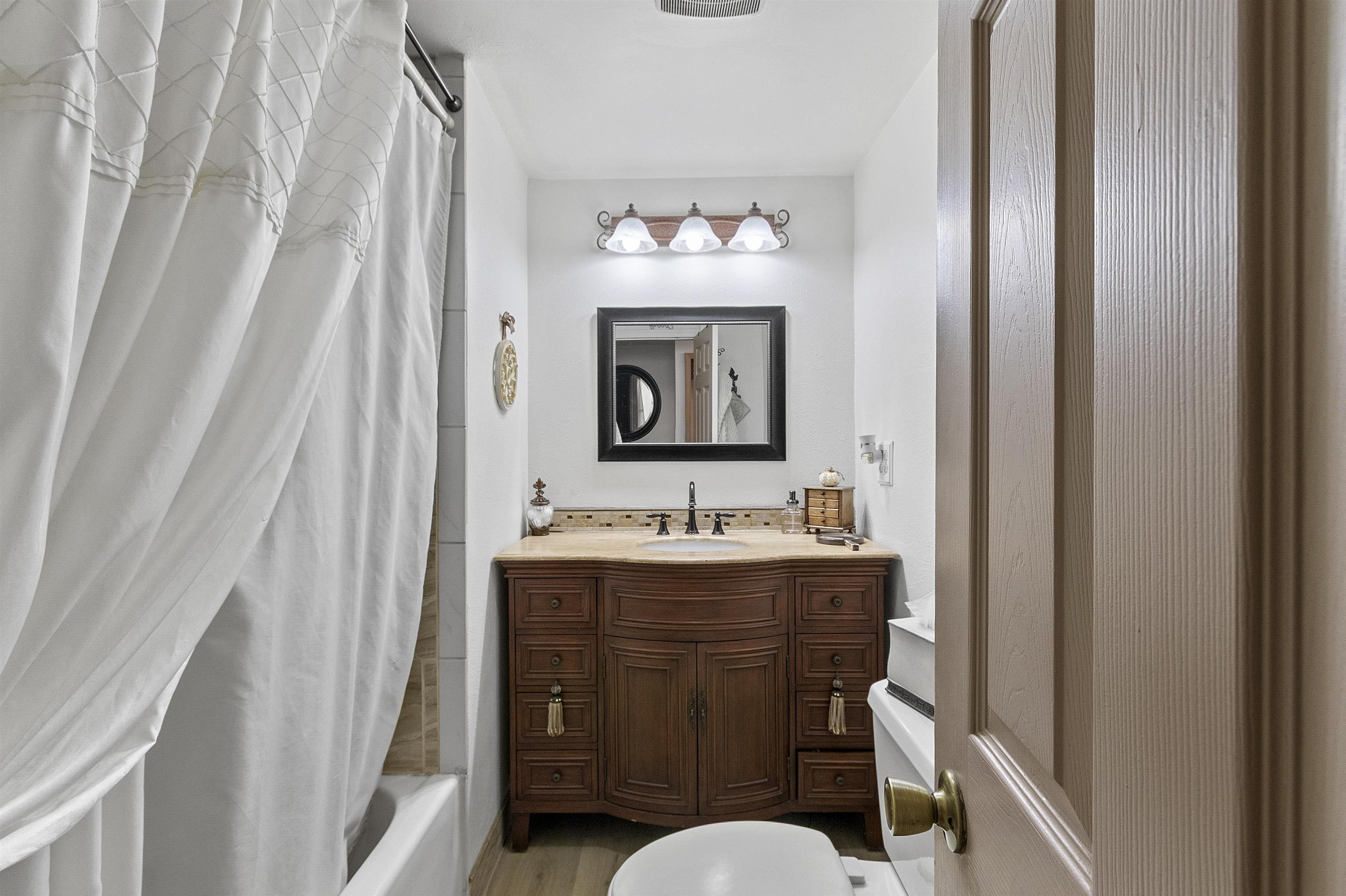 Shawano, Wisconsin 54166, United States, 3 Bedrooms Bedrooms, ,2 BathroomsBathrooms,Residential,Active,234550