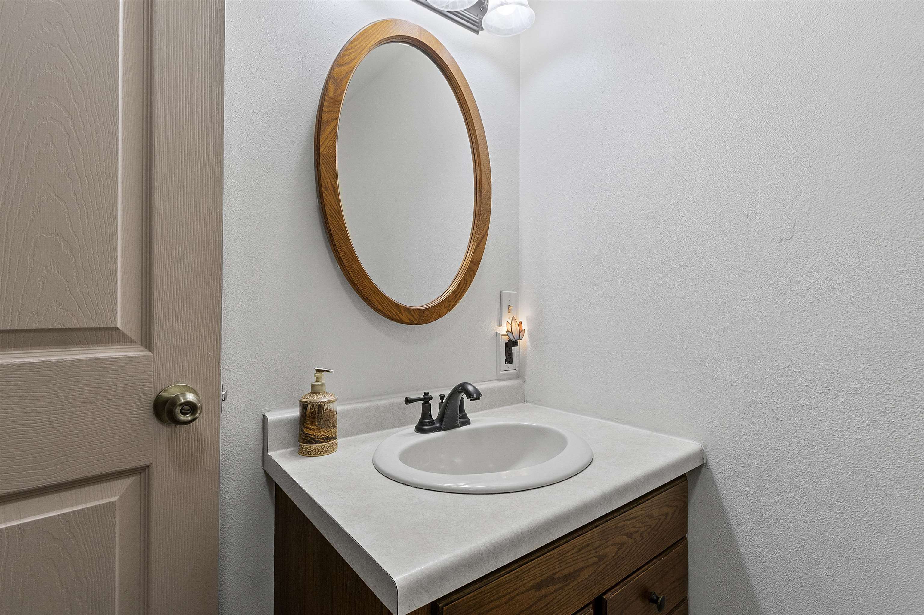 Shawano, Wisconsin 54166, United States, 3 Bedrooms Bedrooms, ,2 BathroomsBathrooms,Residential,Active,234550