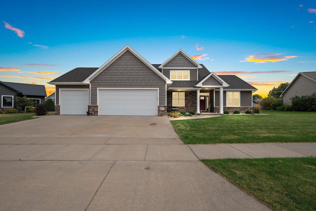 Photo of 1013 HARVEST Trail, APPLETON, WI 54913 (MLS # 50315553)