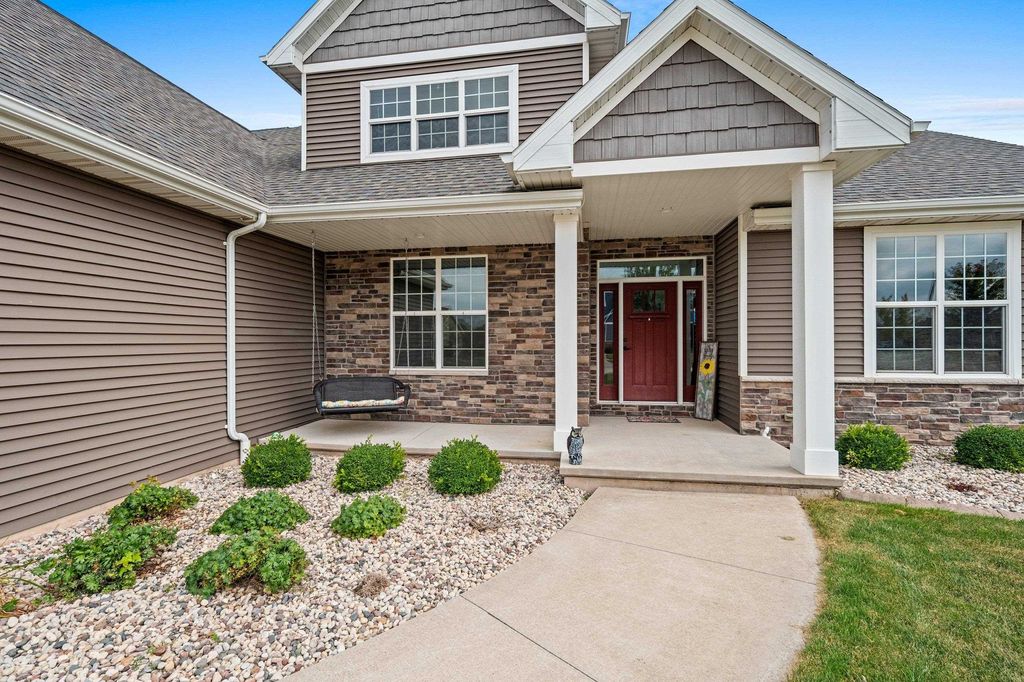 Photo of 1013 HARVEST Trail, APPLETON, WI 54913 (MLS # 50315553)