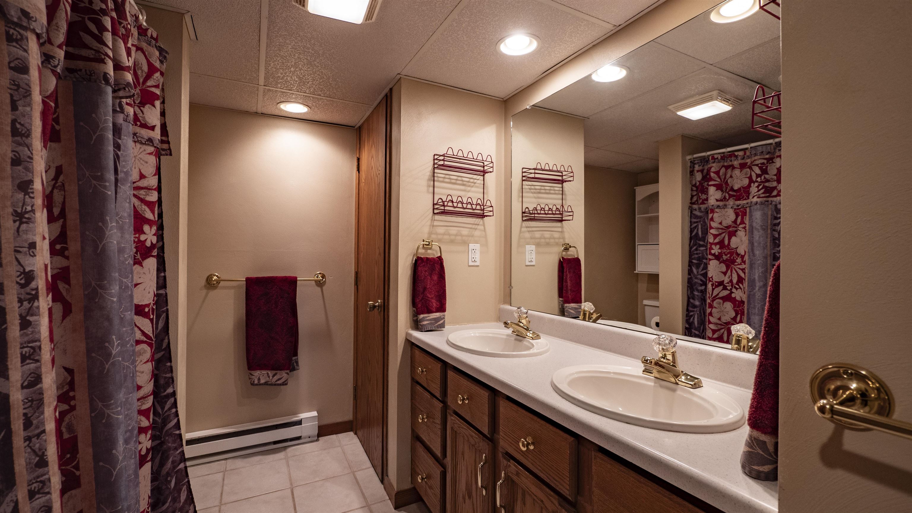 Fremont, Wisconsin, 54940, United States, 5 Bedrooms Bedrooms, ,3 BathroomsBathrooms,Residential,Active,2015471