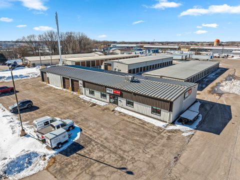 Photo of 1215 N HICKORY FARM Lane, GRAND CHUTE, WI 54914 (MLS # 50321842)