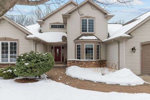 Photo of 1827 ORCHARD BLOSSOM Drive, APPLETON, WI 54915 (MLS # 50321511)