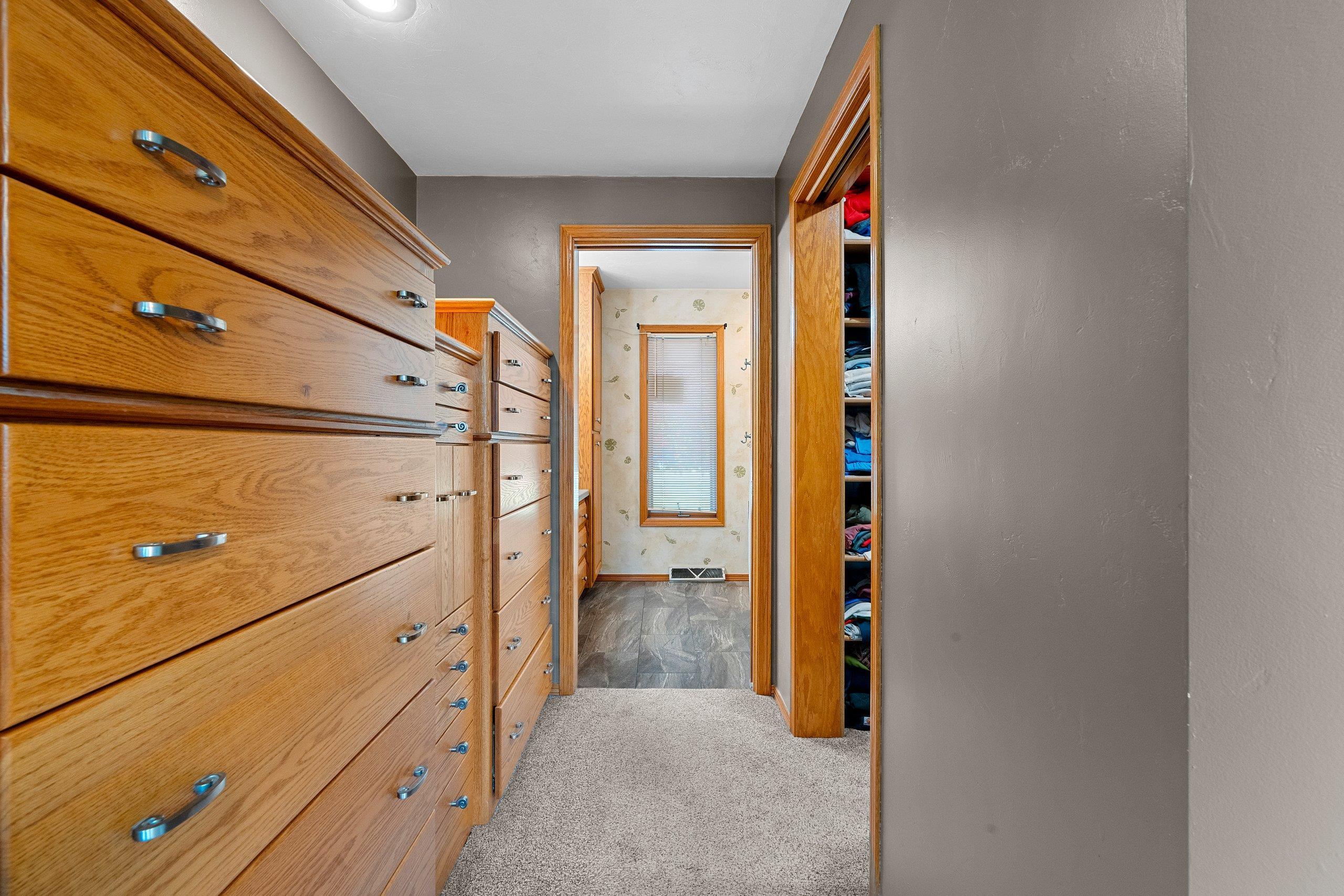 Green Bay, Wisconsin 54313, United States, 3 Bedrooms Bedrooms, ,3 BathroomsBathrooms,Residential,Active,231844