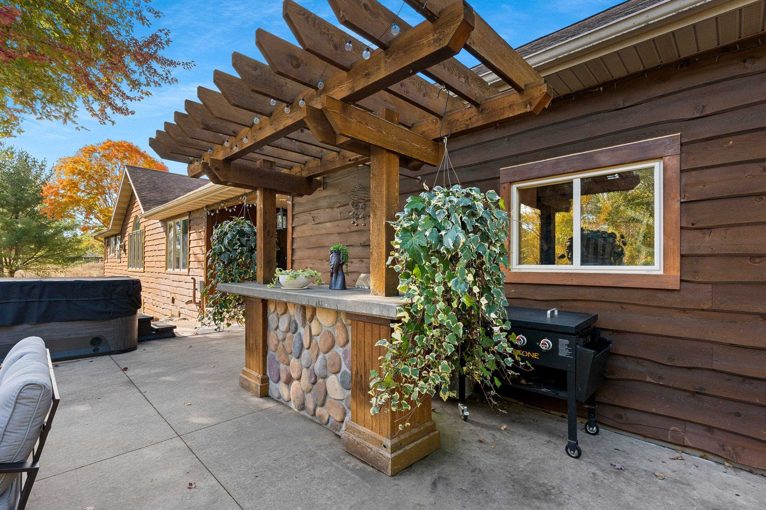 Green Bay, Wisconsin 54313, United States, 3 Bedrooms Bedrooms, ,3 BathroomsBathrooms,Residential,Active,231844