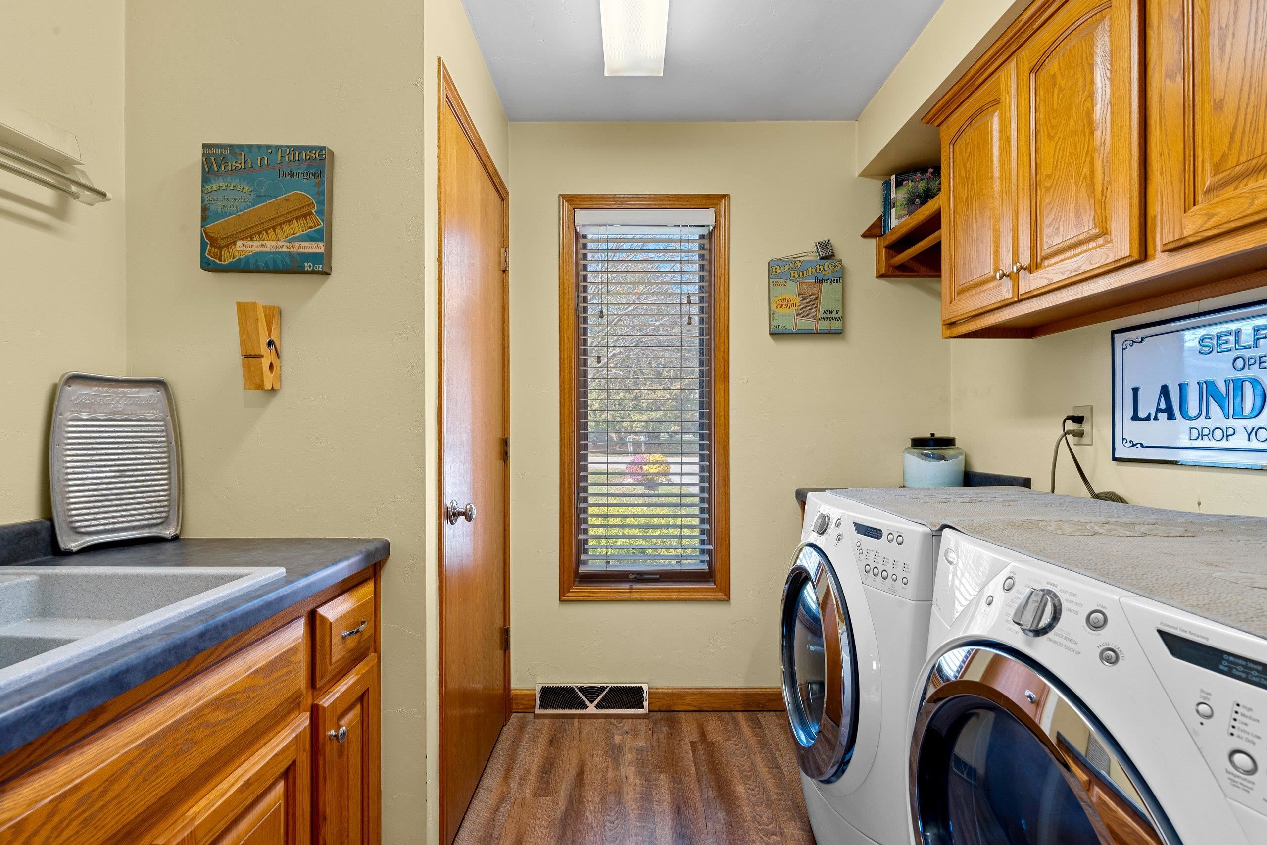 Green Bay, Wisconsin 54313, United States, 3 Bedrooms Bedrooms, ,3 BathroomsBathrooms,Residential,Active,231844