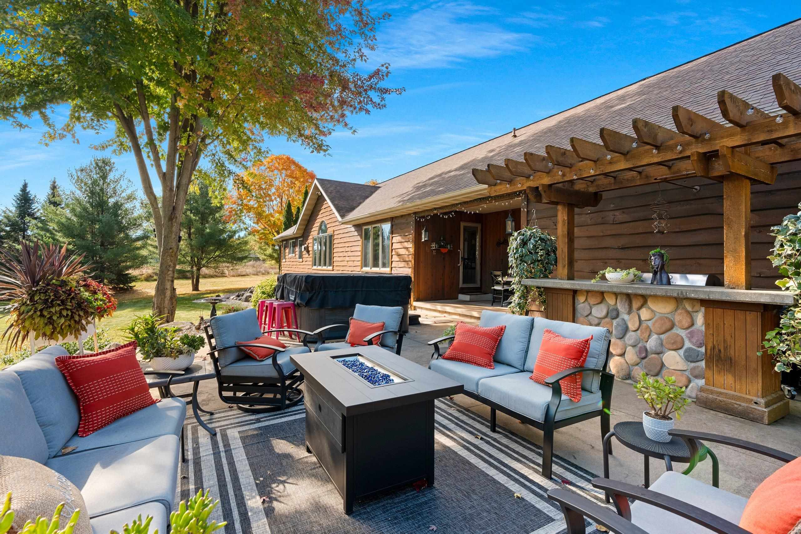 Green Bay, Wisconsin 54313, United States, 3 Bedrooms Bedrooms, ,3 BathroomsBathrooms,Residential,Active,231844