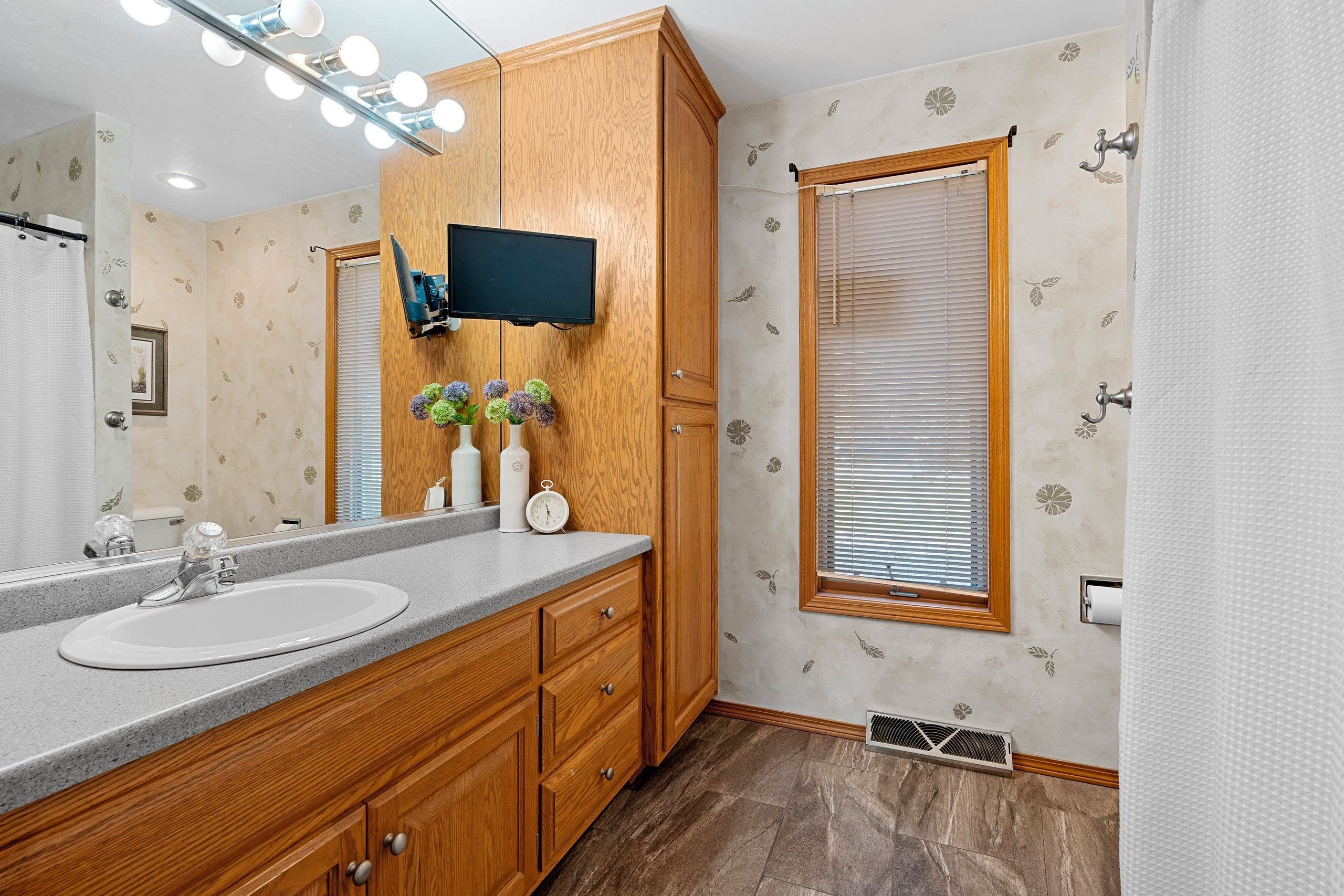 Green Bay, Wisconsin 54313, United States, 3 Bedrooms Bedrooms, ,3 BathroomsBathrooms,Residential,Active,231844