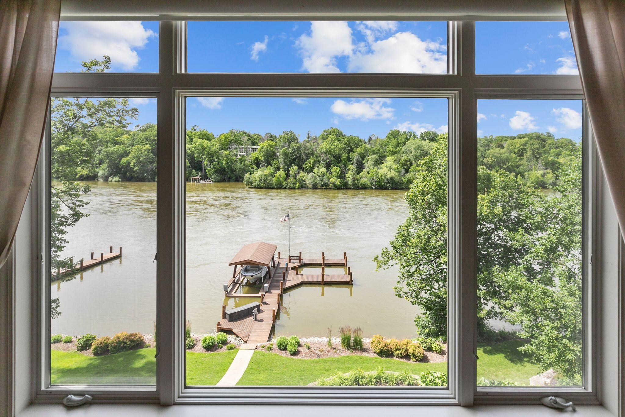 Appleton, Wisconsin 54915, United States, 4 Bedrooms Bedrooms, ,5 BathroomsBathrooms,Residential,Active,134944